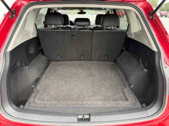 2023 Volkswagen Tiguan SE - Photo 12