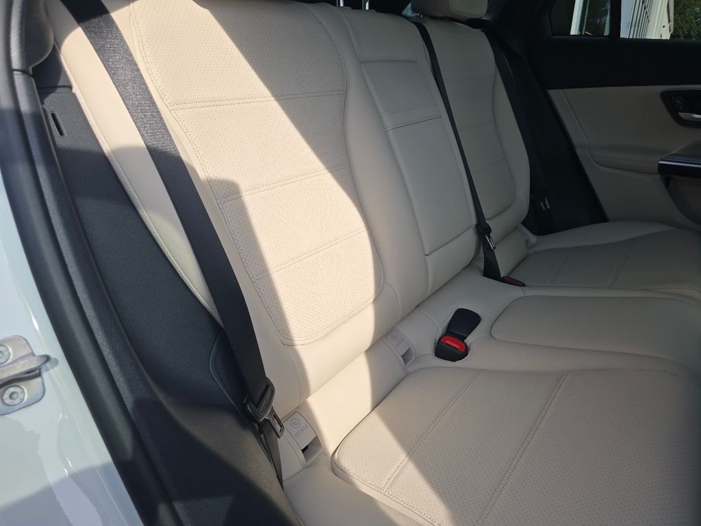 New 2027 Polar White Mercedes-Benz GLC 300 image 30