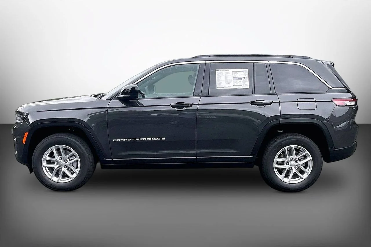 New 2026 Baltic Gray Metallic Clearcoat Jeep Laredo X image 5