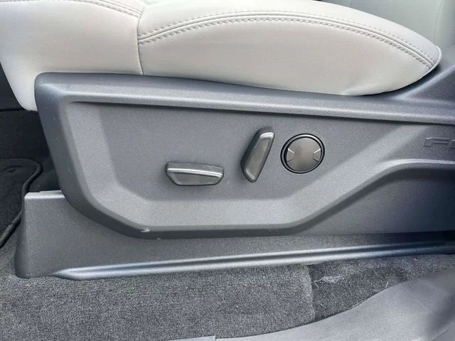 New 2027 Star White Metallic Tri-Coat Ford MAX Active image 14