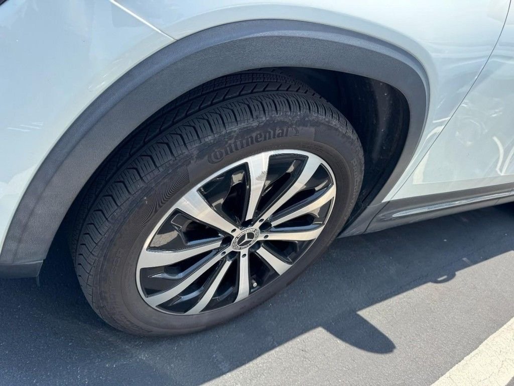 Used 2022  Mercedes-Benz GLB 250 image 4