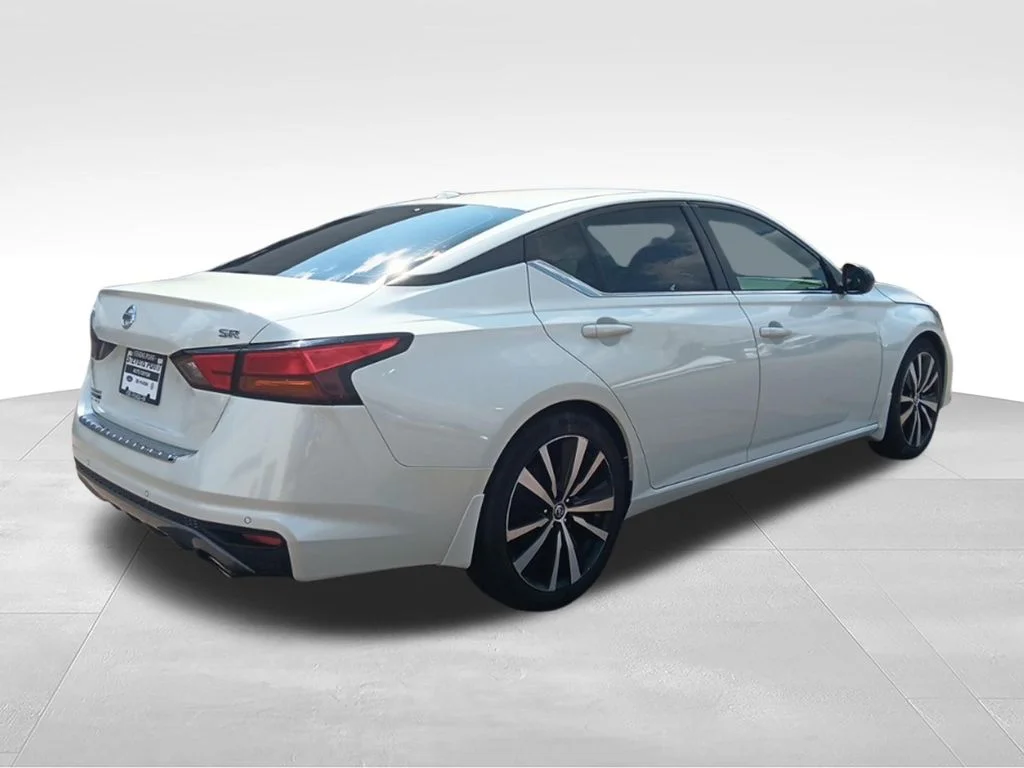 Used 2022 Pearl White Tricoat Nissan 2.5 SR image 6