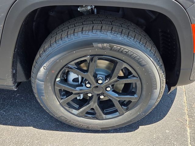 New 2026 Baltic Gray Metallic Clearcoat Jeep Laredo Altitude image 15