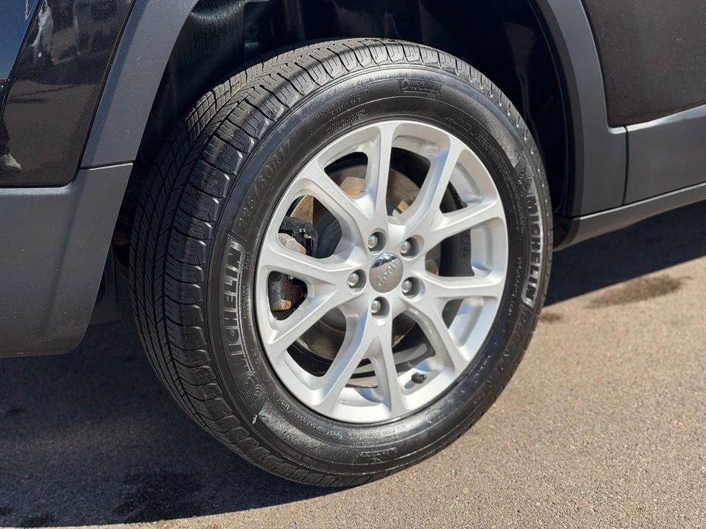 Used 2014 Black Jeep Latitude image 27