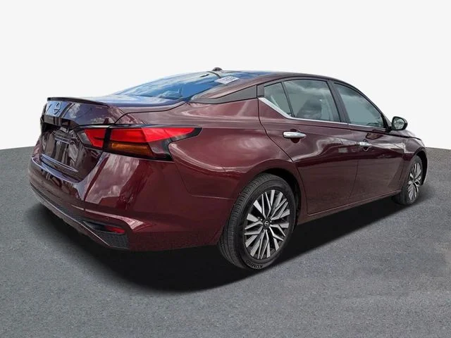 Used 2025 Red Nissan 2.5 SV image 3