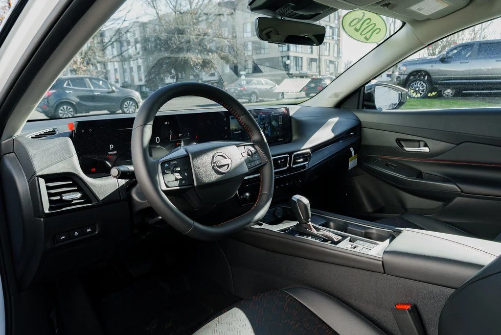 New 2026 Aspen White TriCoat / Super Black Two-tone Nissan SR image 21
