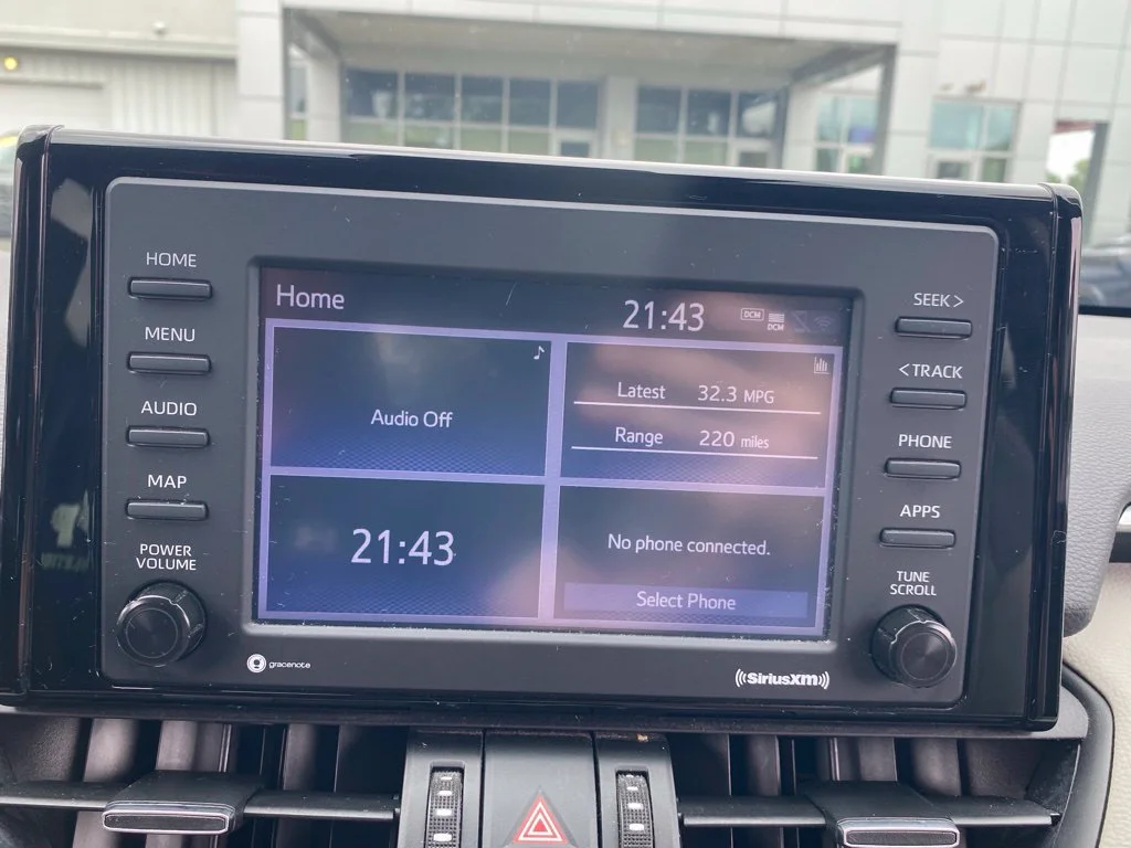 Used 2022  Toyota XLE Premium image 24