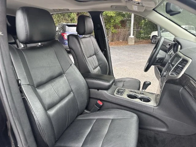 Used 2012 Black Jeep Laredo image 10