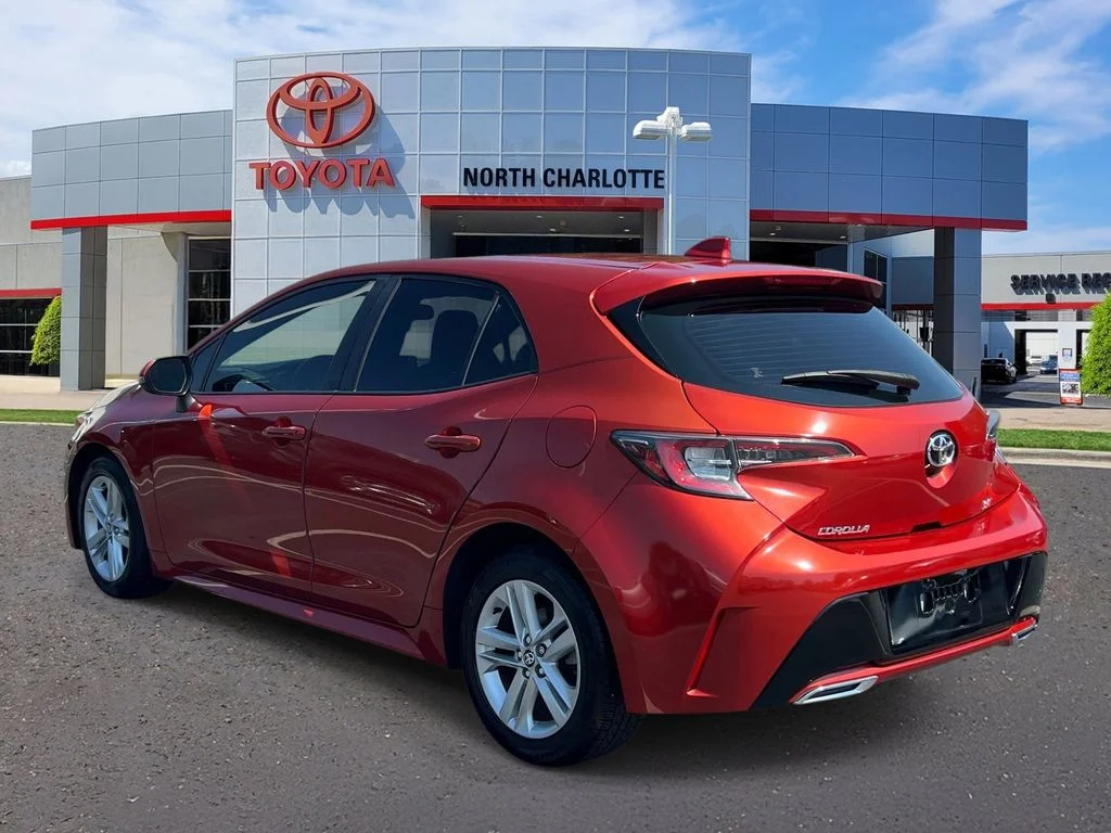Used 2019  Toyota SE image 4