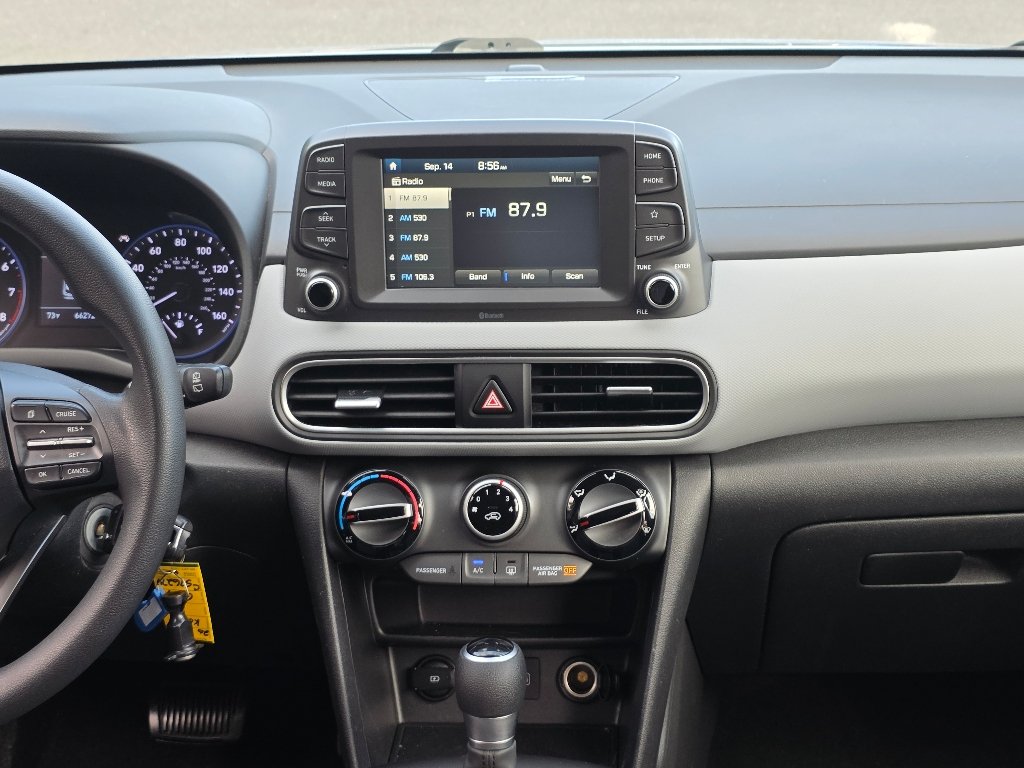 Used 2020 Sonic Silver Hyundai SE image 3