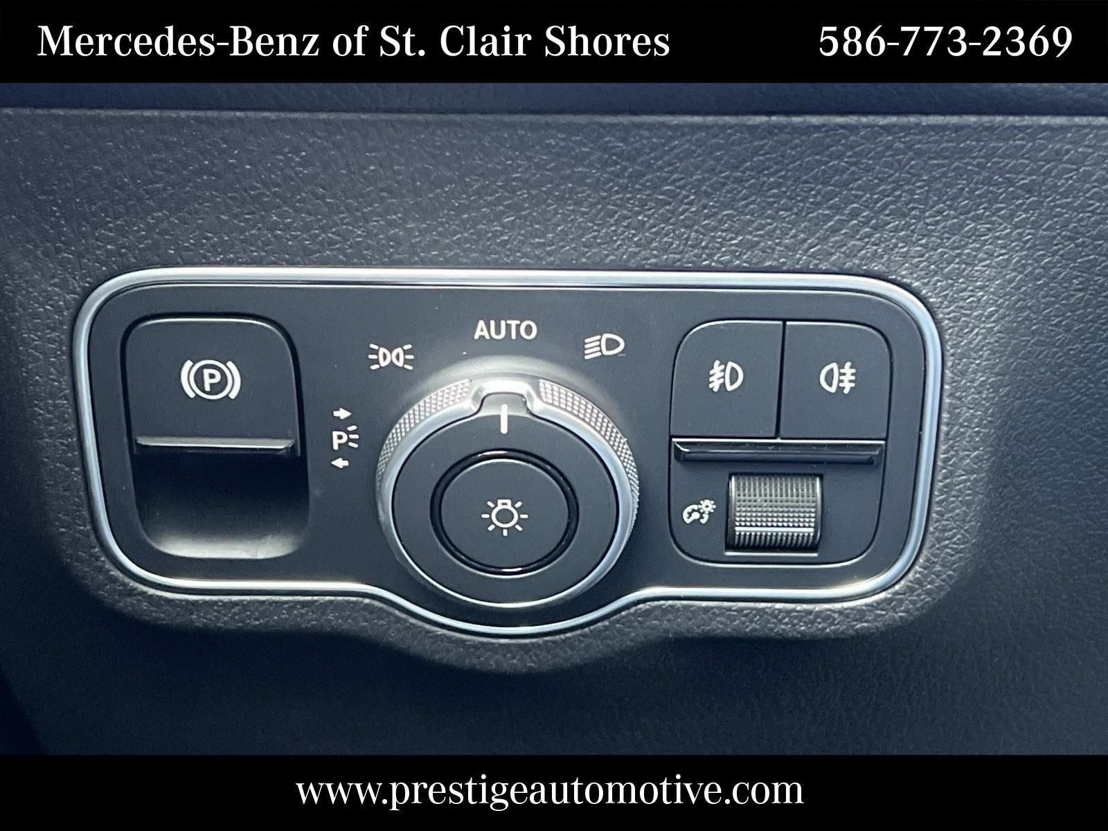 Used 2026 Black Mercedes-Benz GLB 250 image 36