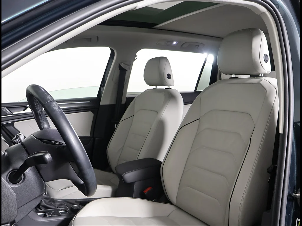 Used 2019 Dark Moss Green Metallic Volkswagen 2.0T SEL Premium 4Motion image 7