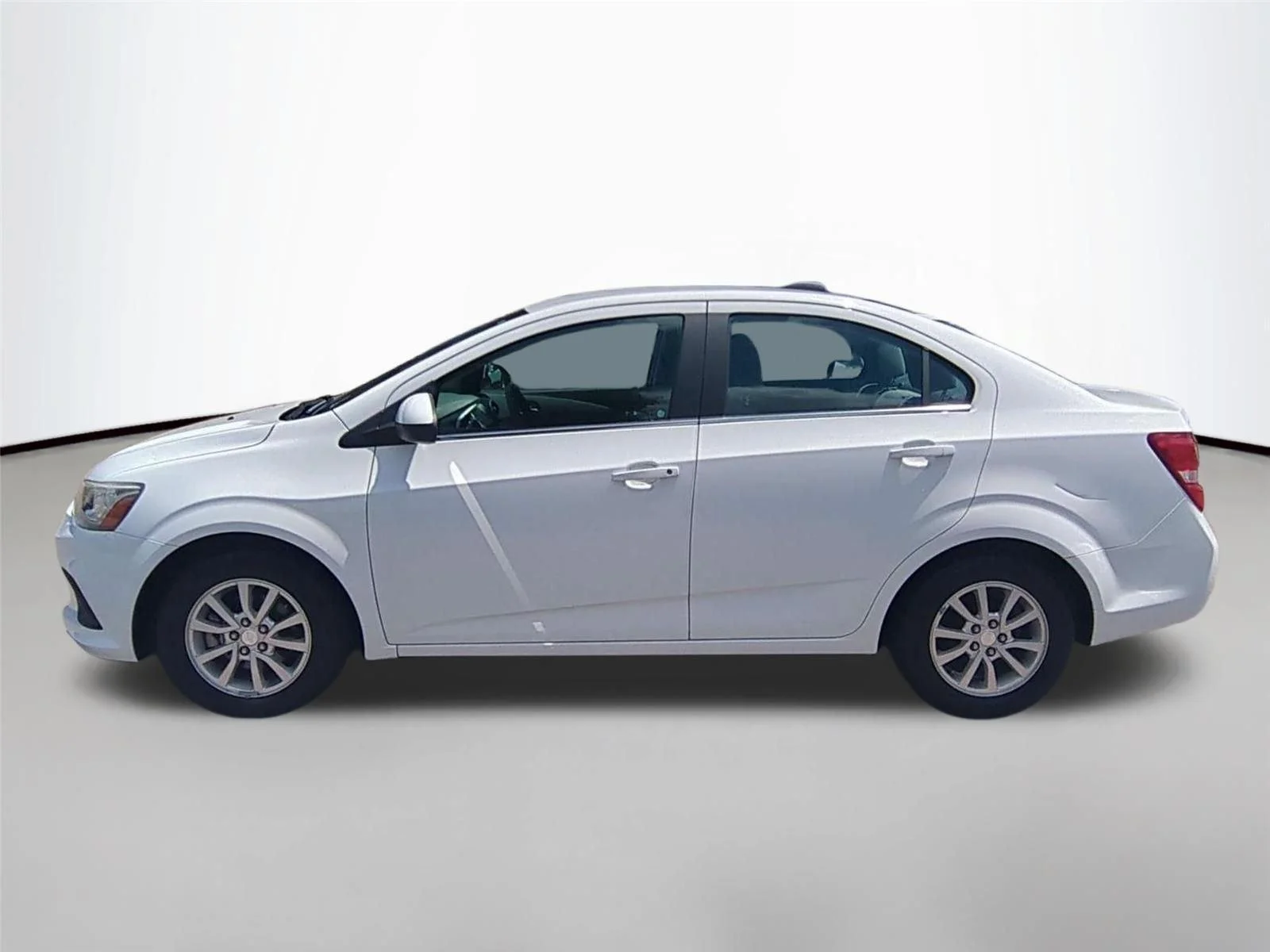 Used 2018  CHEVROLET LT image 2