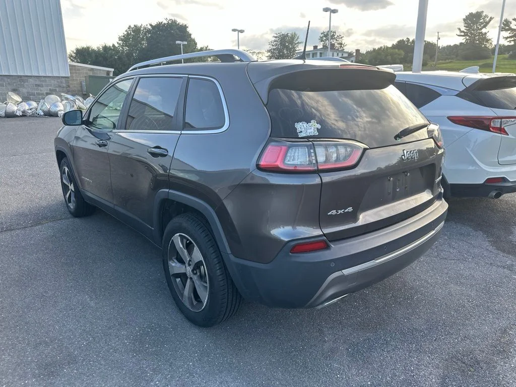 Used 2019 Crystal Metallic Jeep Limited image 6