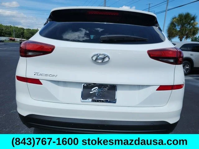 Used 2020 White Hyundai SE image 9