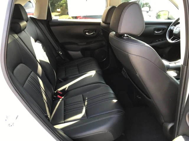 Used 2023 Platinum White Pearl Honda EX-L image 26