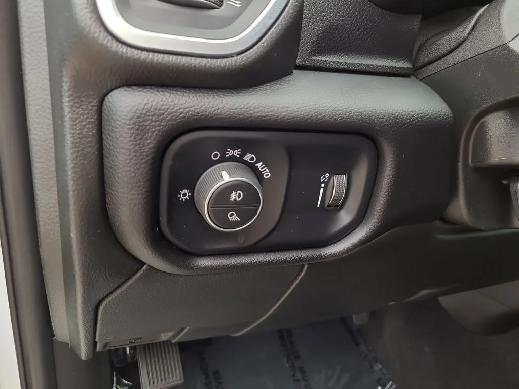 Used 2024 White Ram Big Horn image 21