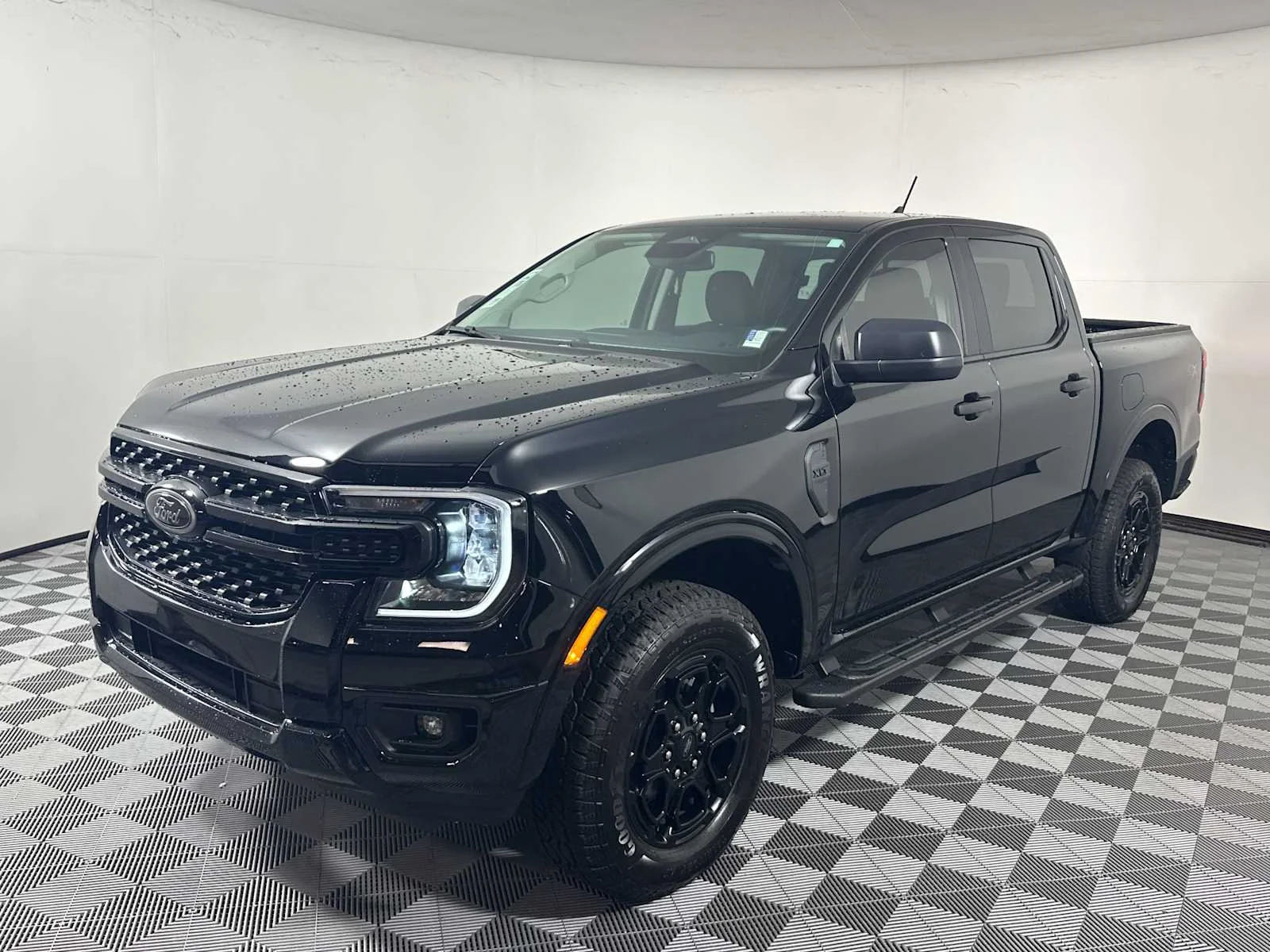 New 2025 Shadow Black Ford XLT image 3