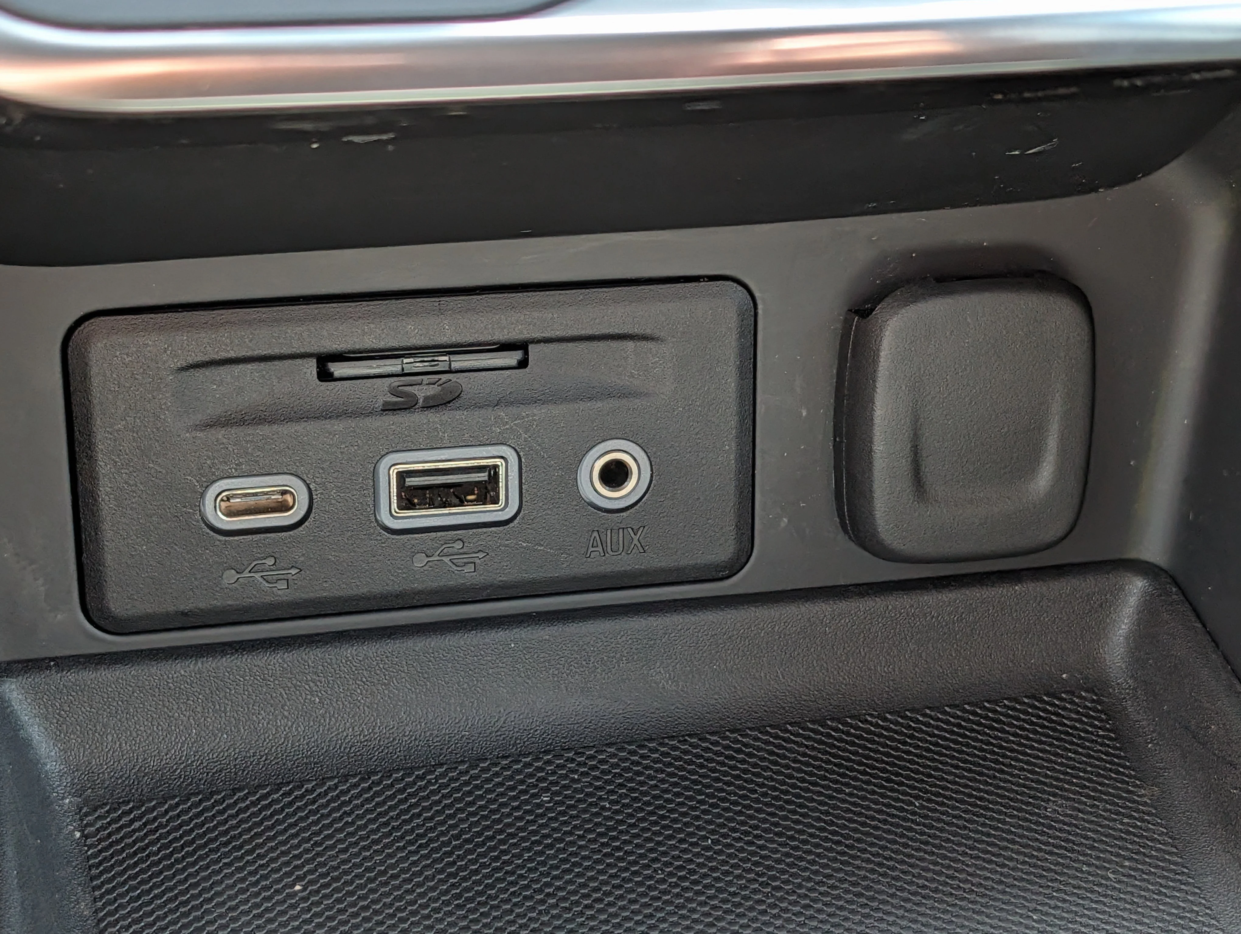 Used 2021 Satin Steel Metallic GMC SLE image 29