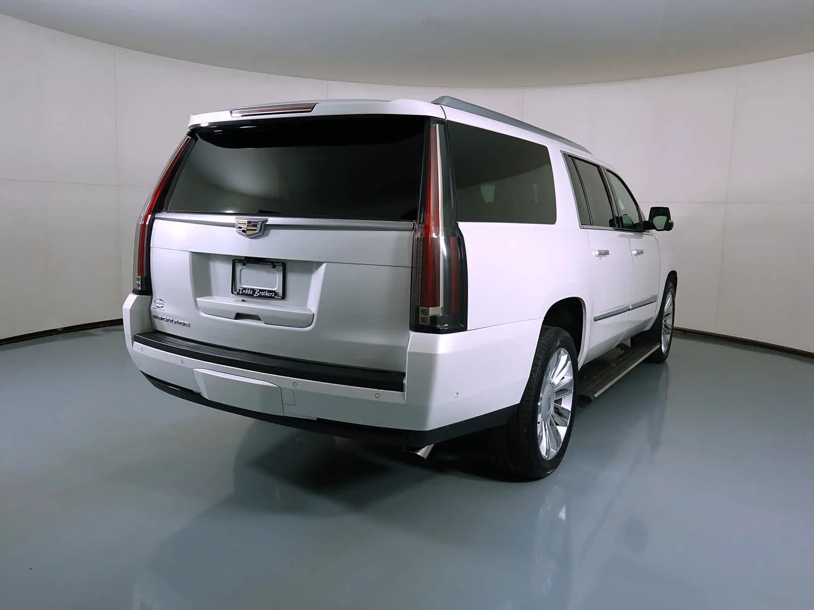 Used 2017 Crystal White Tricoat Cadillac Platinum image 3