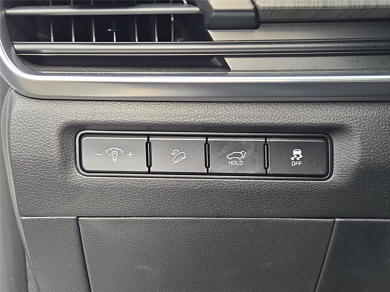 Used 2024 White Kia SX image 24
