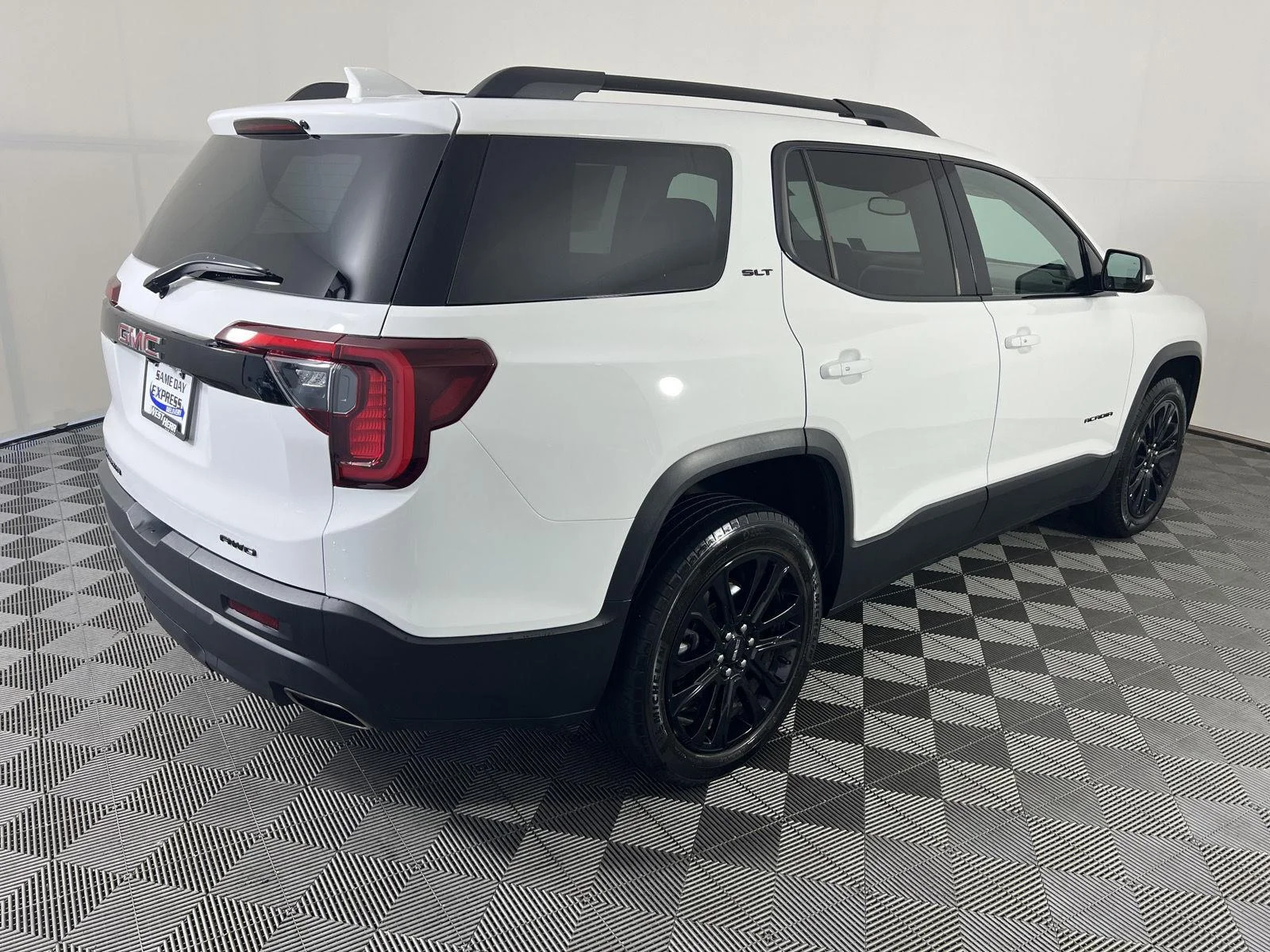 Used 2023 Summit White GMC SLT image 4