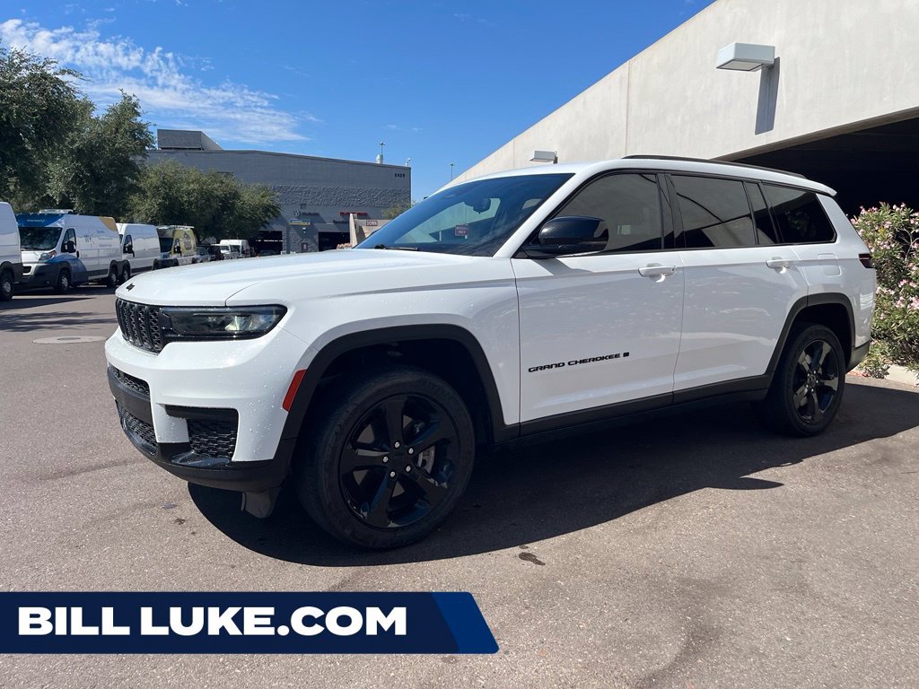 Used 2023 White Jeep Altitude image 1