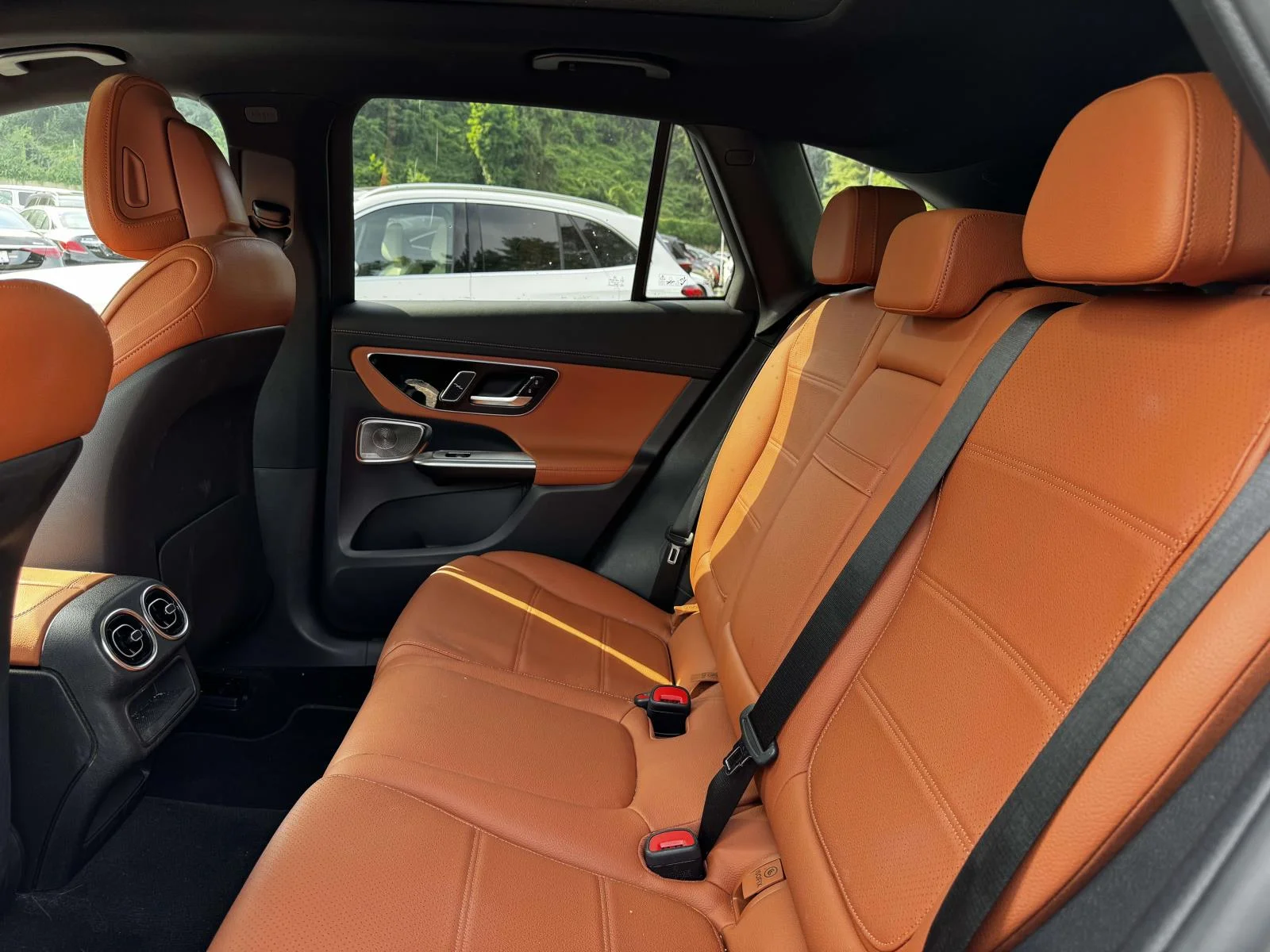 Used 2023  Mercedes-Benz GLC 300 image 6