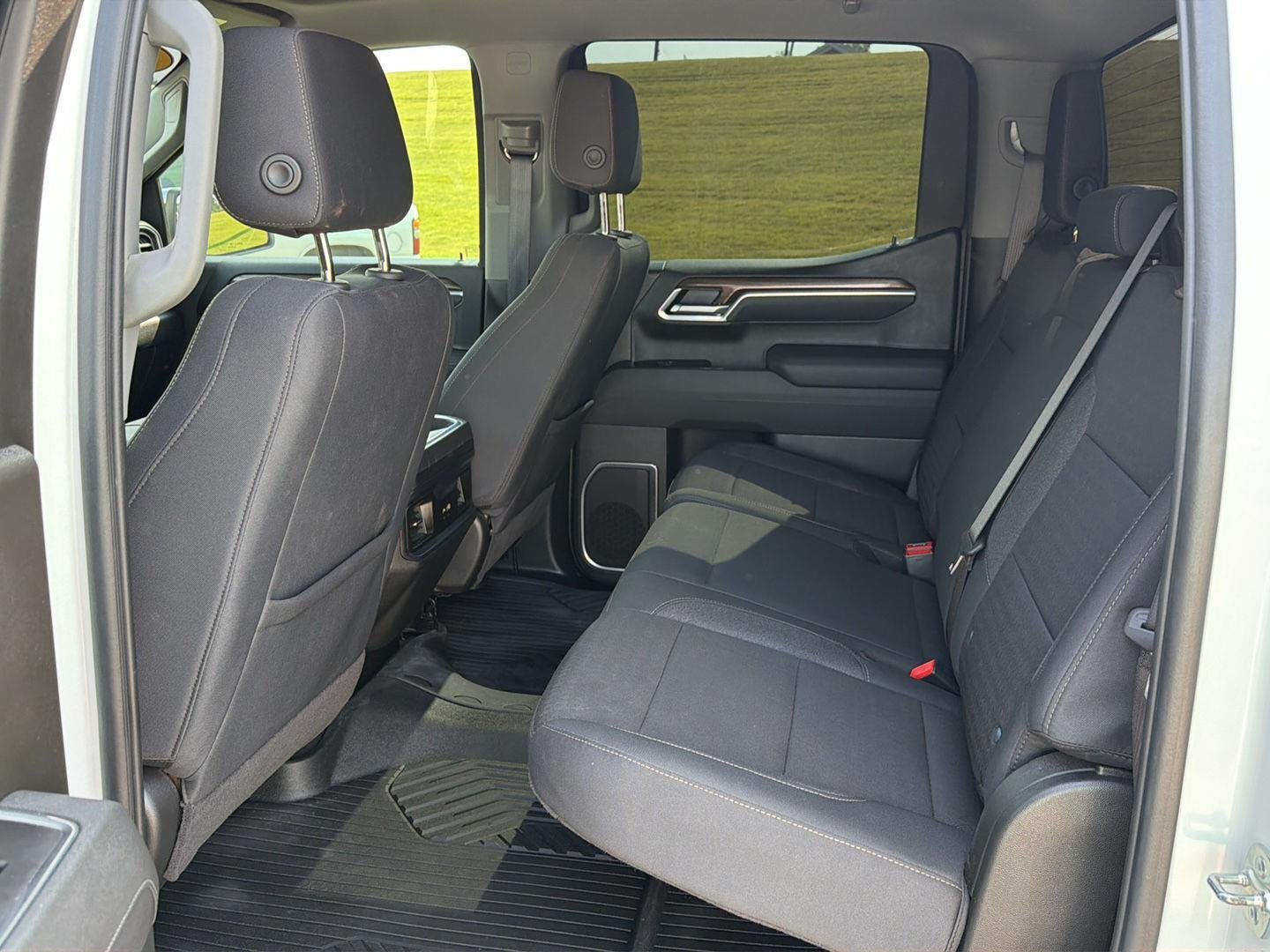 Used 2025 Summit White Chevrolet LT image 11