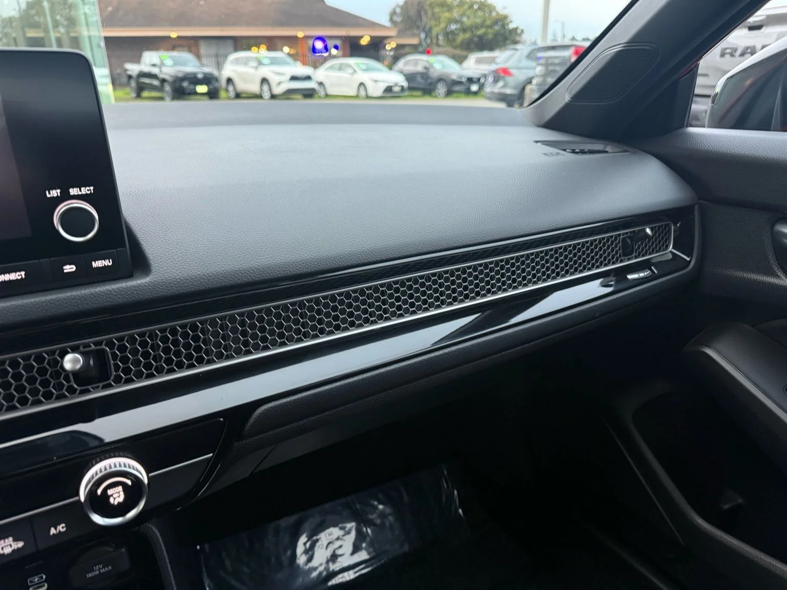 Used 2025  Honda Sport image 16