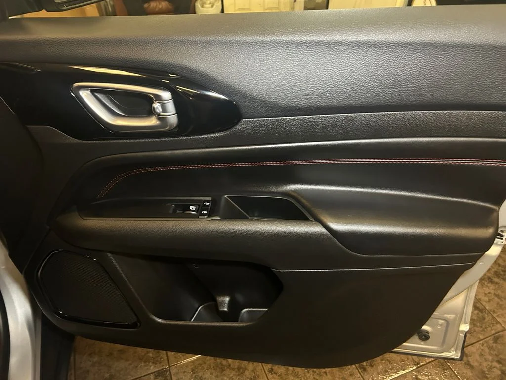 Used 2025 Silver Zynith Jeep Trailhawk image 16