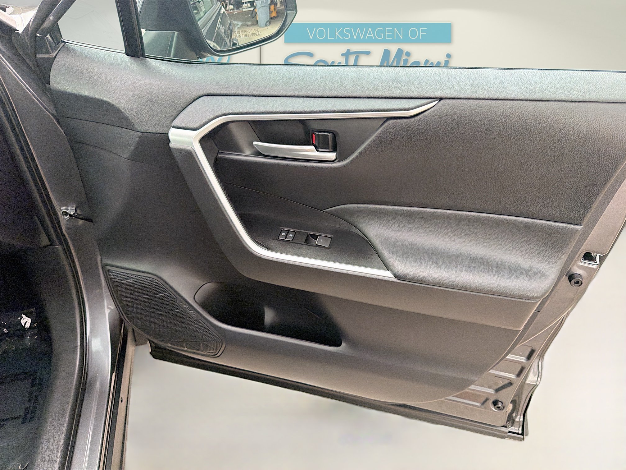 Used 2025 Magnetic Gray Metallic Toyota Hybrid XLE image 33