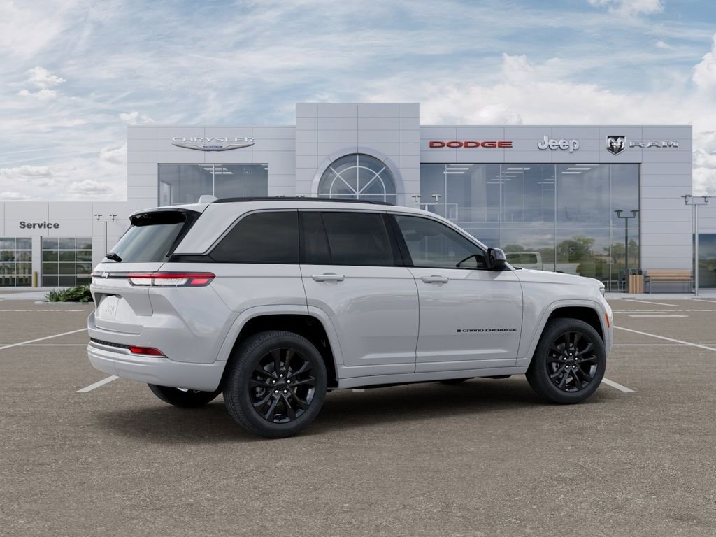 New 2026 Bright White Clear-Coat Exterior Paint Jeep Limited image 4