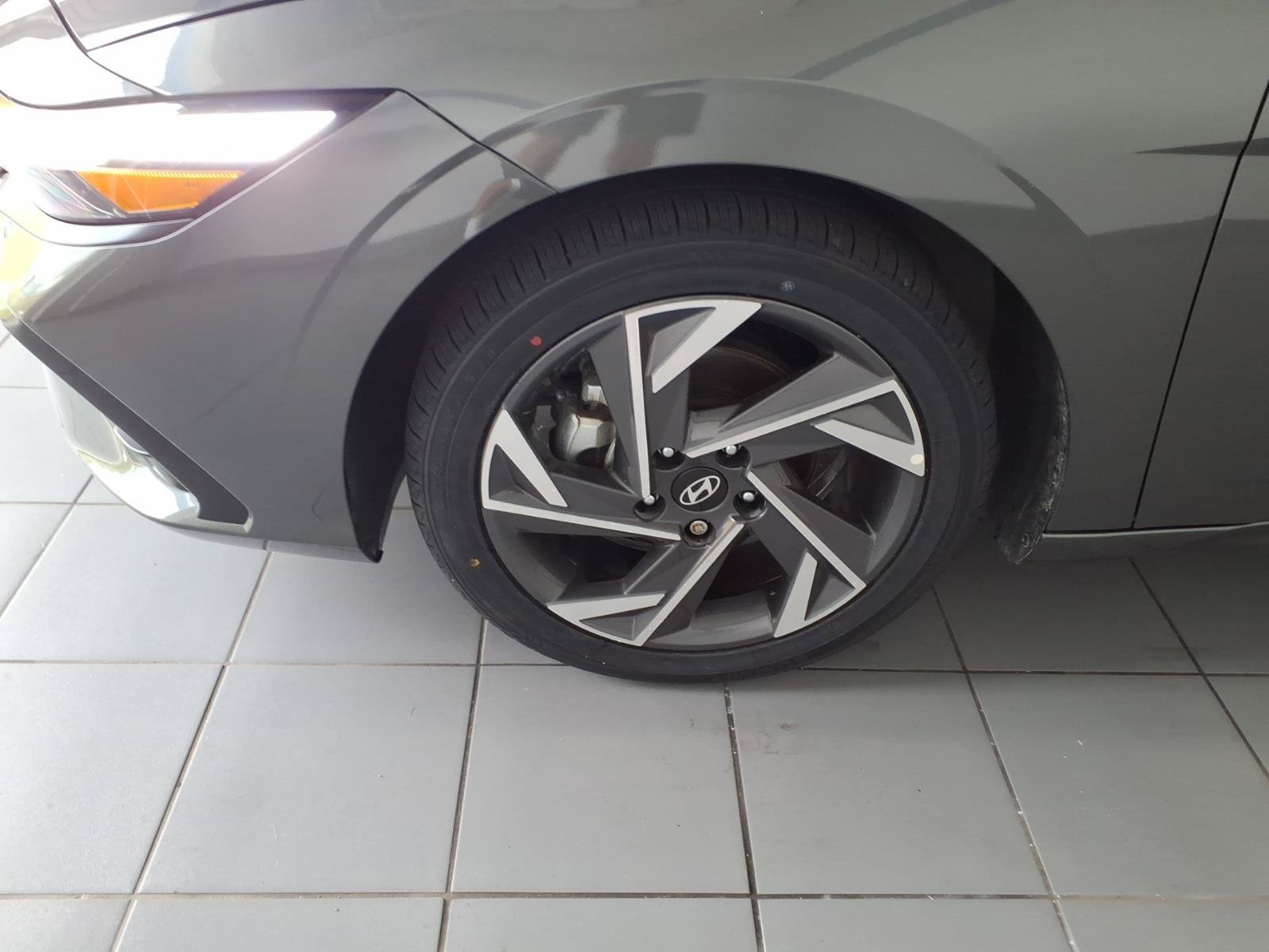Certified Used 2024 Amazon Gray Hyundai SEL image 9