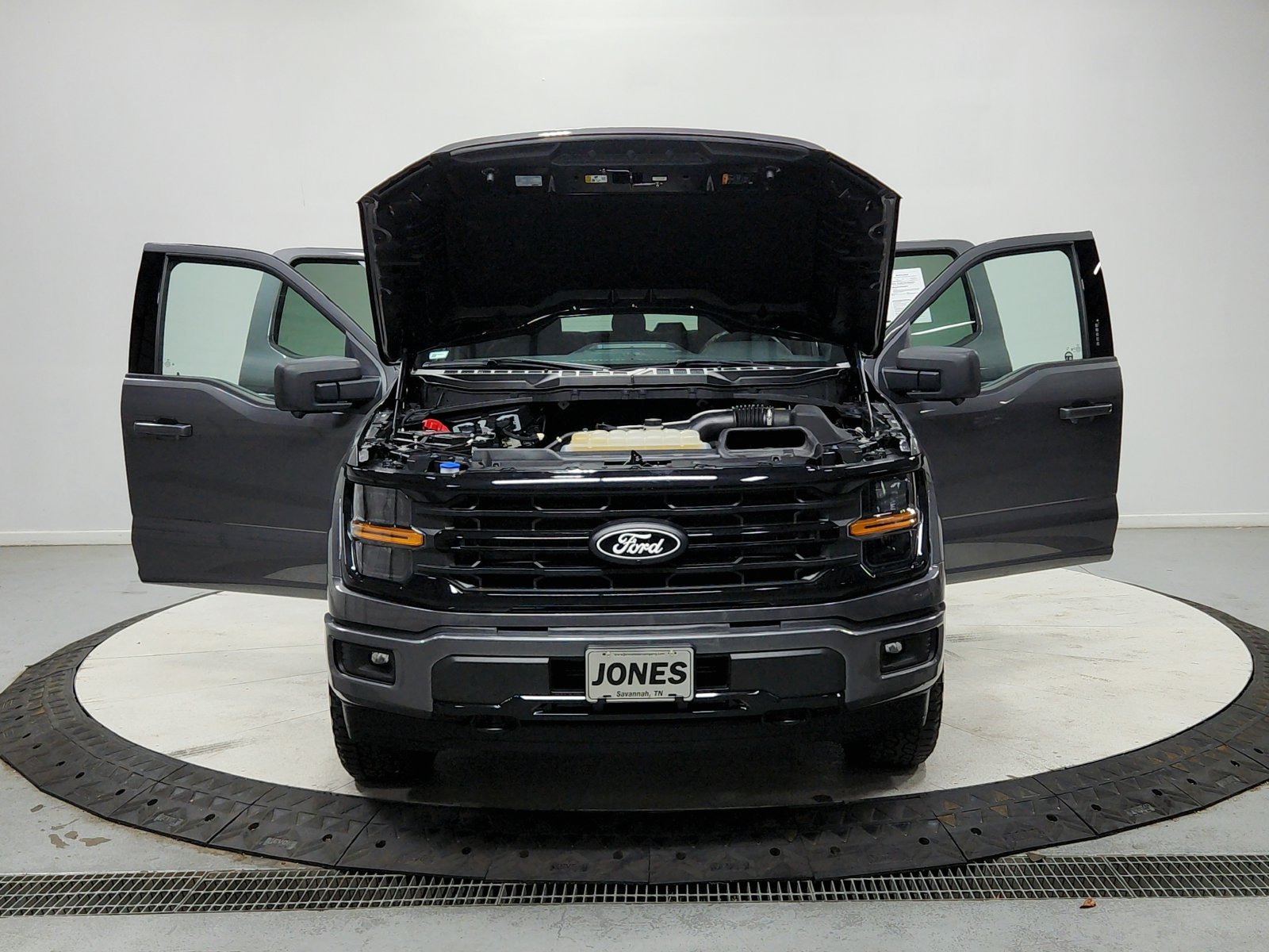 Used 2024 Gray Ford XLT image 11