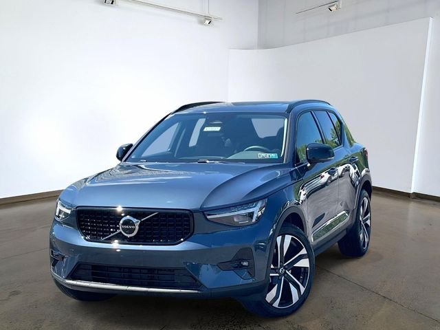2026 Volvo XC40 B5 Plus Dark AWD's photo