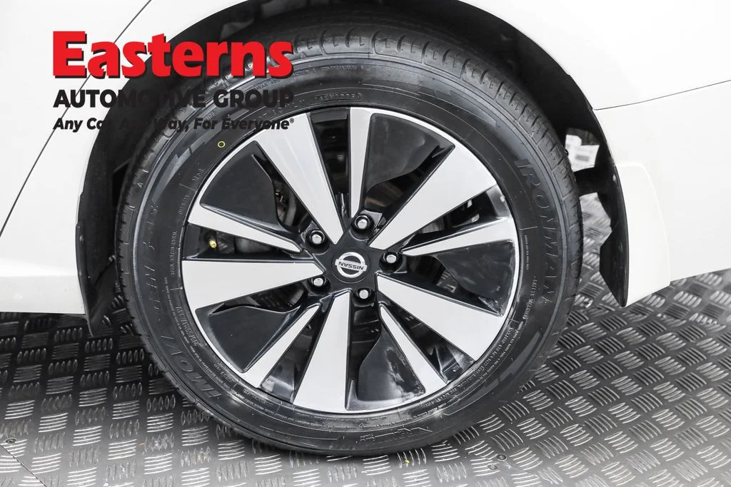 Used 2022 White Nissan 2.5 SL image 32
