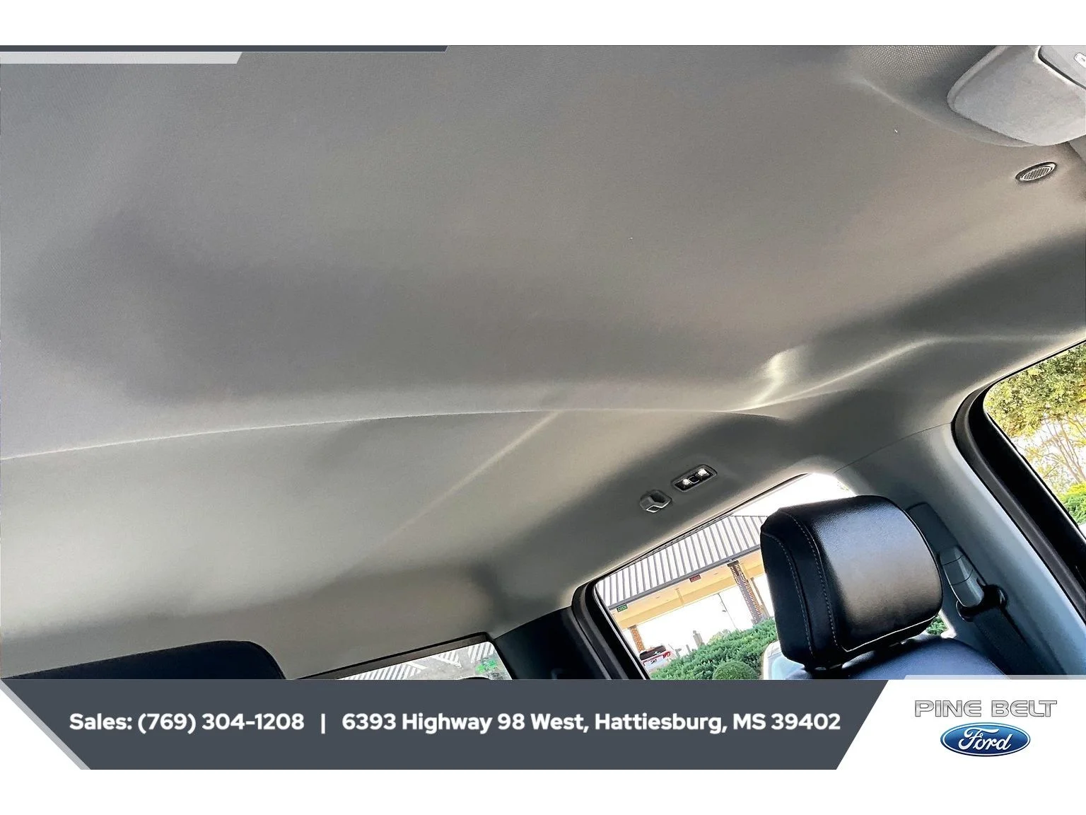 Used 2022 Antimatter Blue Metallic Ford LARIAT image 17