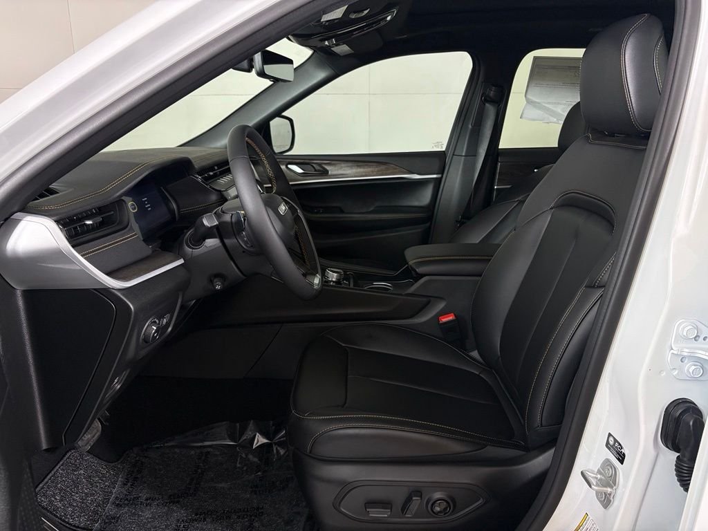 New 2026 Bright White Clear-Coat Exterior Paint Jeep  image 16
