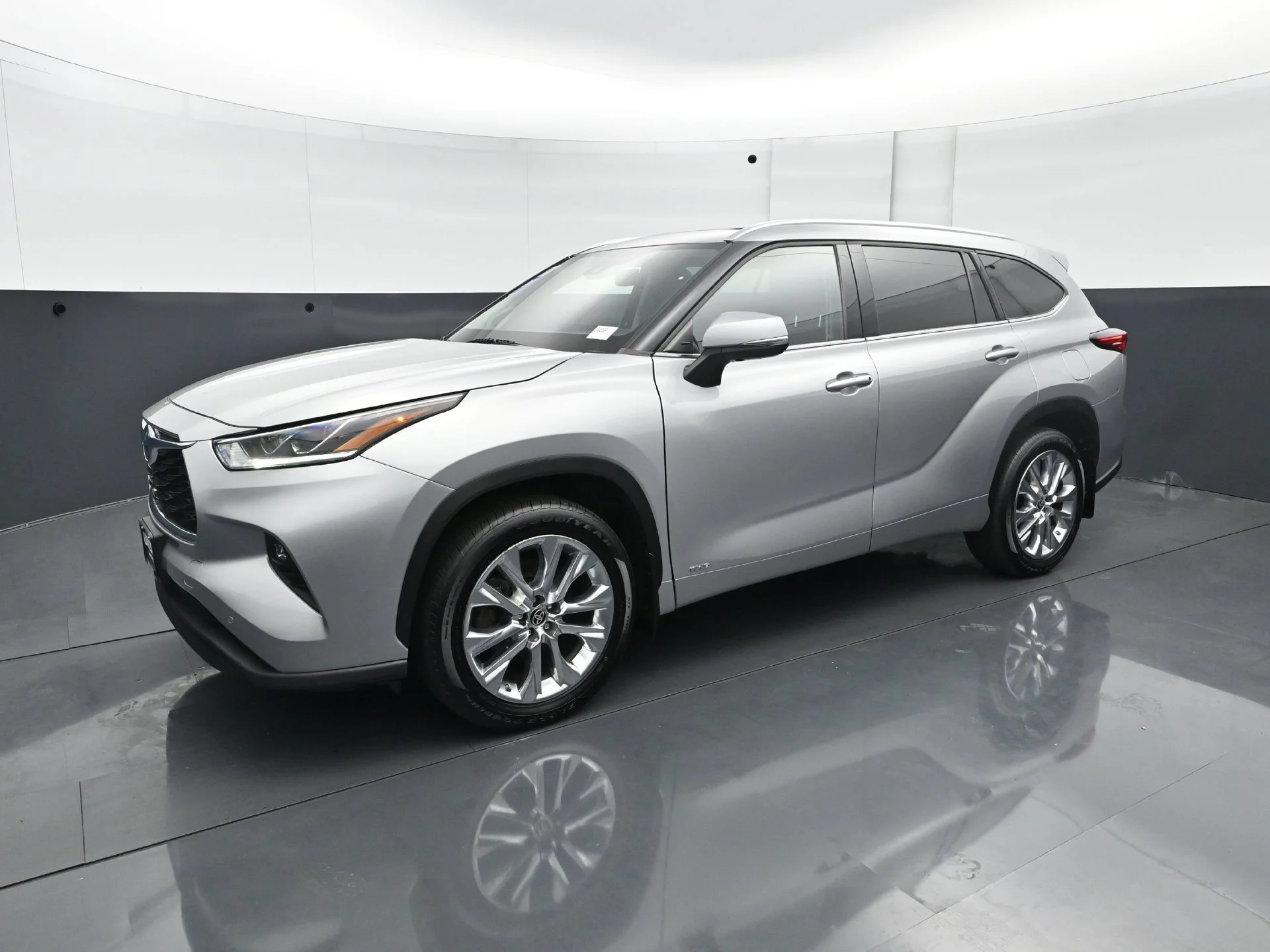 Used 2023 Toyota Highlander Hybrid Limited with VIN 5TDXBRCHXPS574529 for sale in Minneapolis, Minnesota