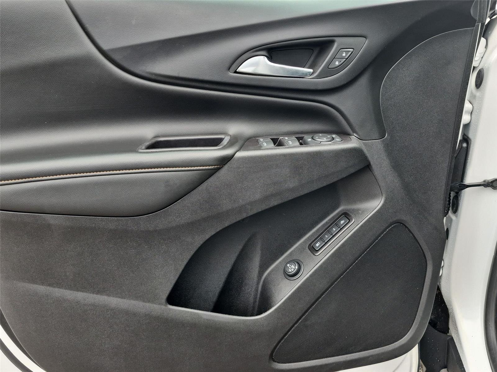 Used 2019 Iridescent Pearl Tricoat Chevrolet Premier image 15
