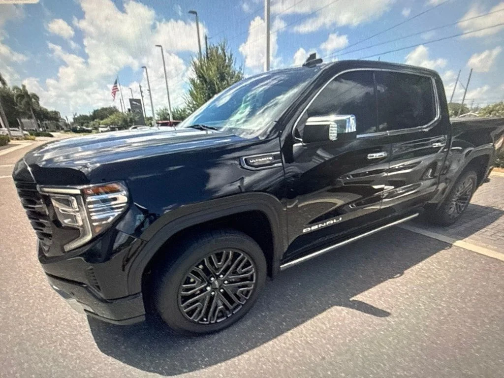 Used 2022 Black GMC Denali Ultimate image 1