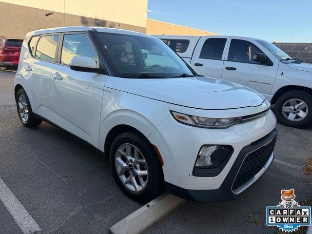 Used 2022 Snow White Pearl Kia LX image 2