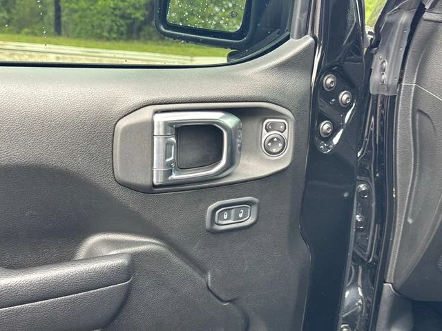 Used 2023 Black Jeep Sport S image 26