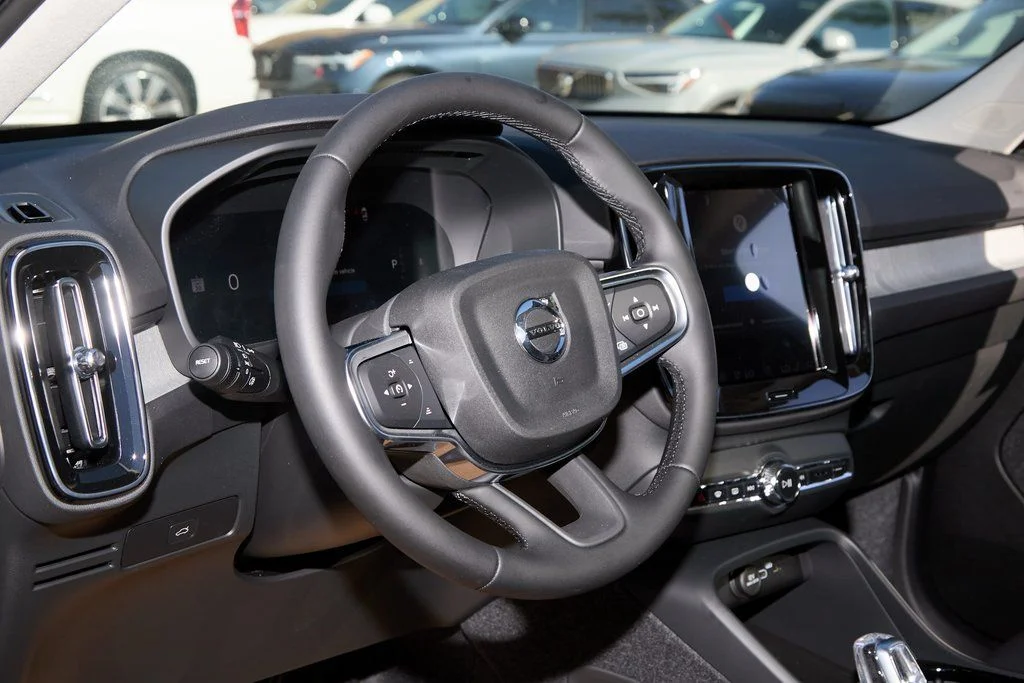 2026 Volvo XC40 Ultra - Photo 13