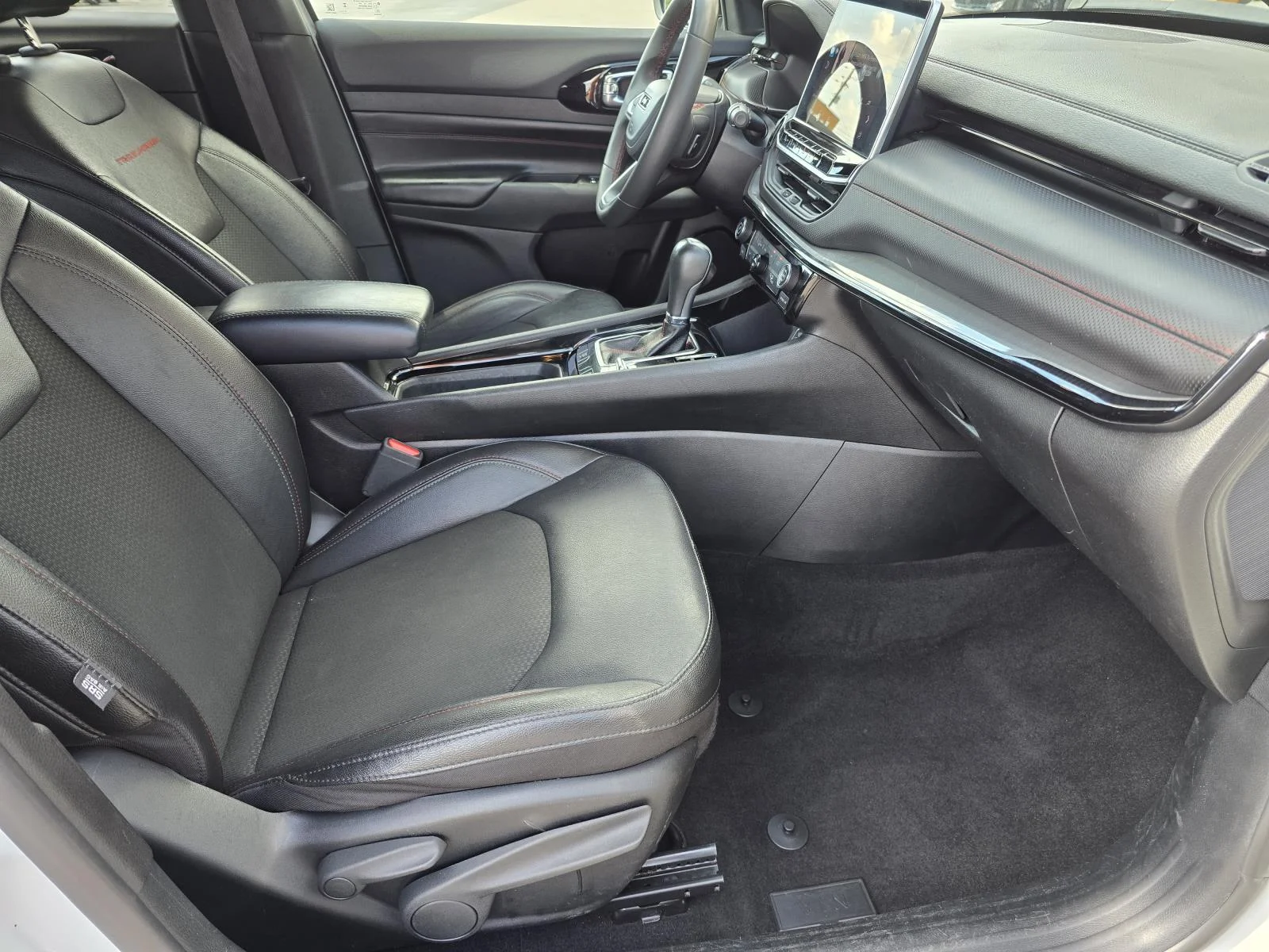 Used 2024 Bright White Clearcoat Jeep Trailhawk image 20