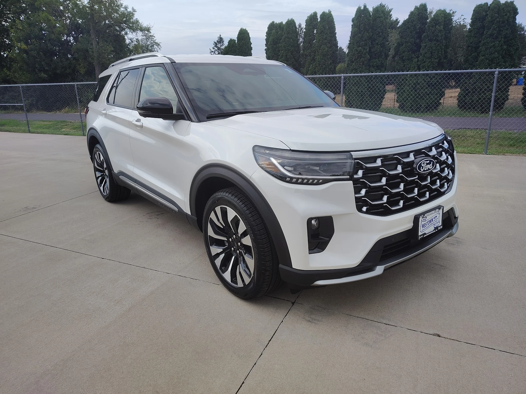 New 2027 Star White Metallic Tri-Coat Ford Platinum™ image 9