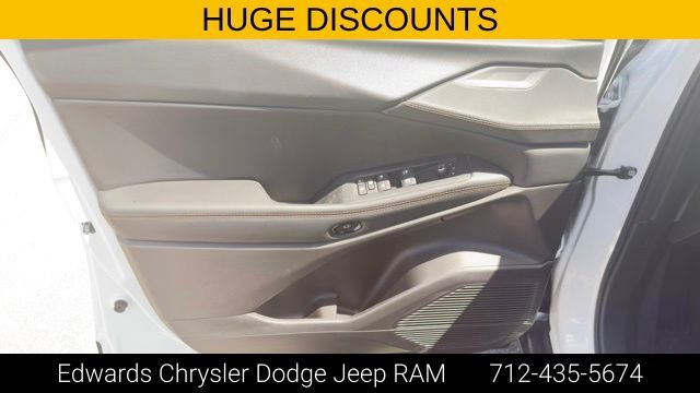 New 2026 Bright White Clear-Coat Exterior Paint Jeep Limited image 14