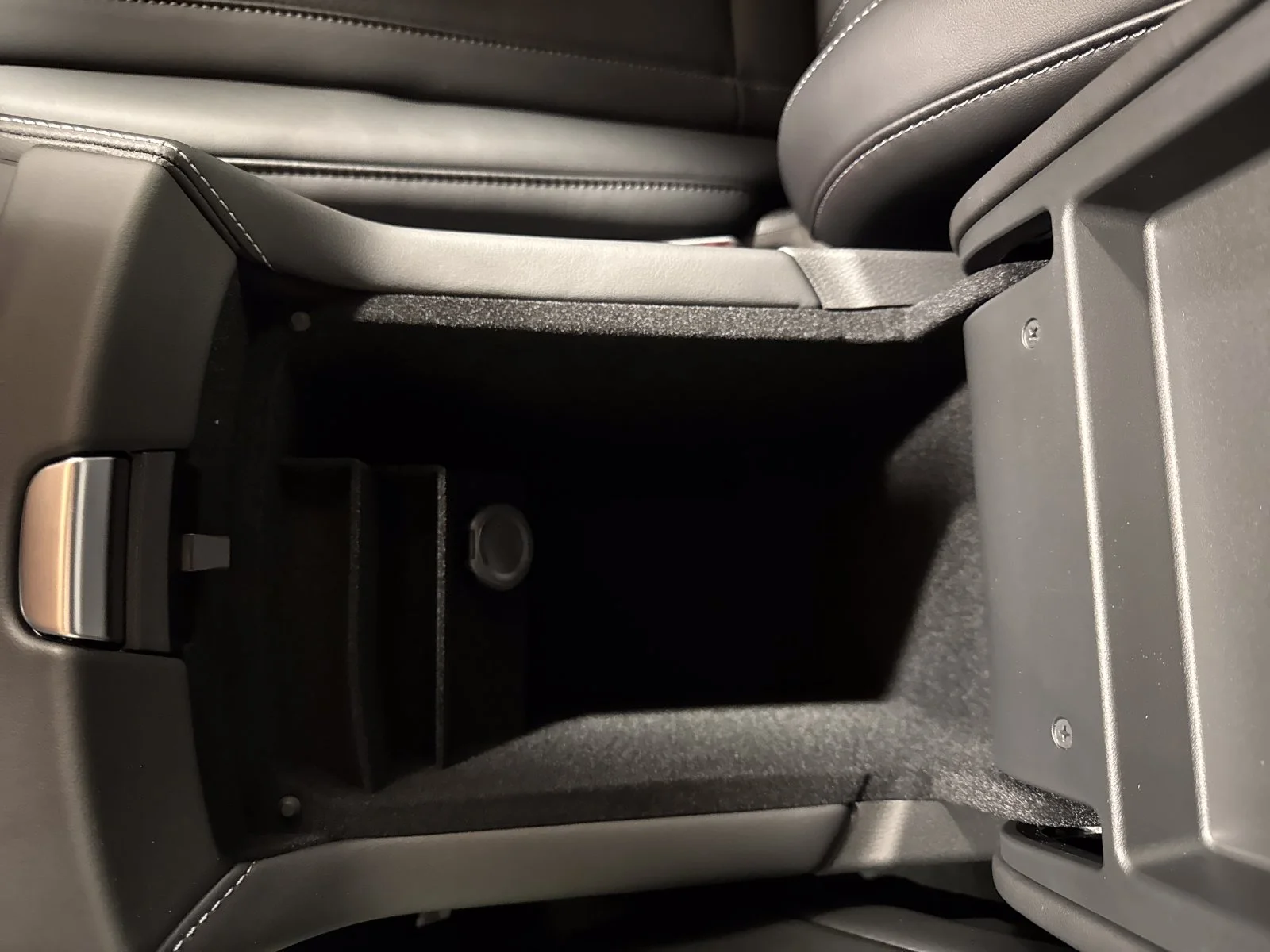 New 2027 RADIANT WHITE INFINITI Luxe AWD image 21