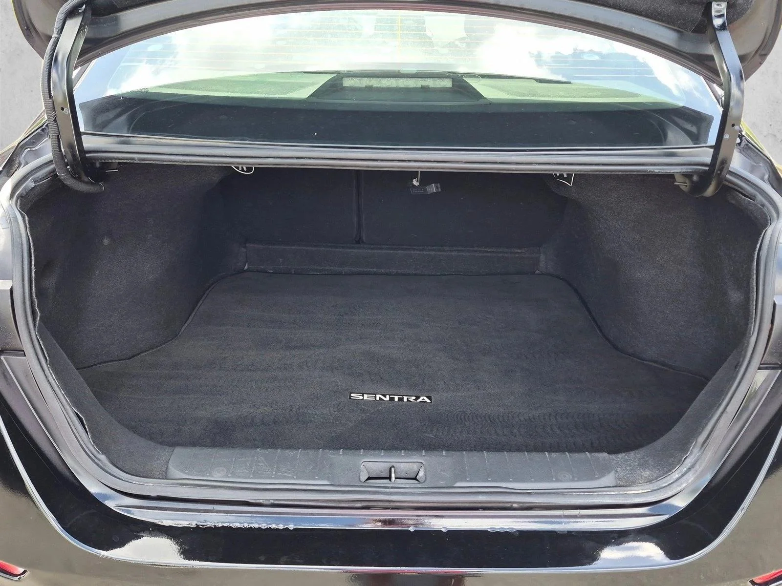 Used 2022 Super Black Nissan SV image 6